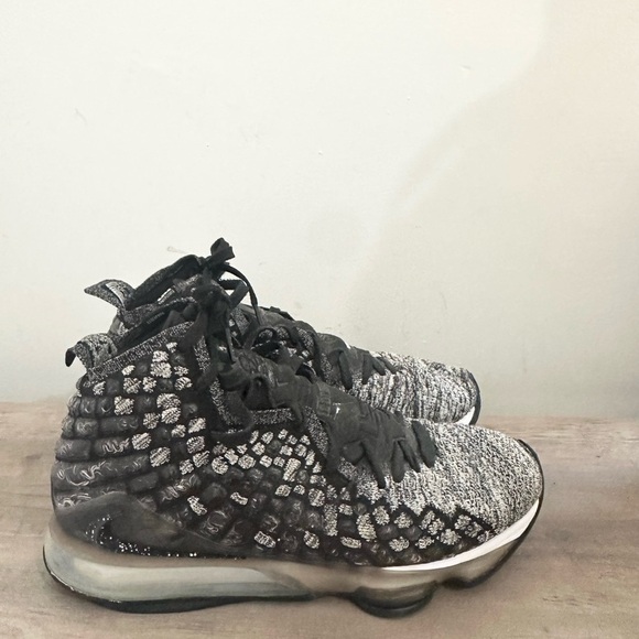 Nike Lebron 17 XVII In The Arena Black White Sneakers BQ3177-002 Men's Size 10.5 - Picture 3 of 8